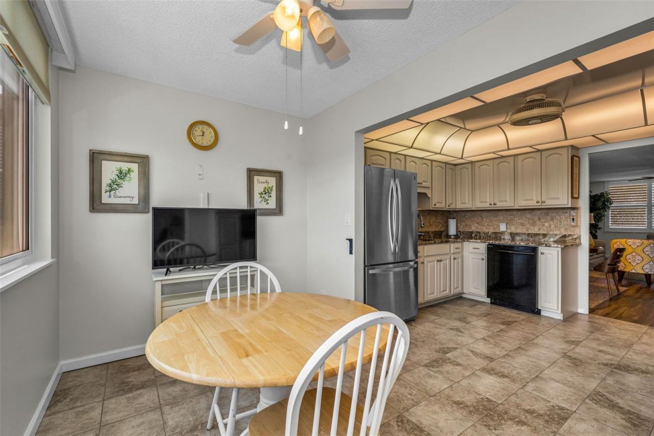 4915 Bay Street Ne, Unit 327, Saint Petersburg, FL 33703 Photo