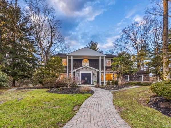 29 Winter Lane, Dix Hills, NY 11746