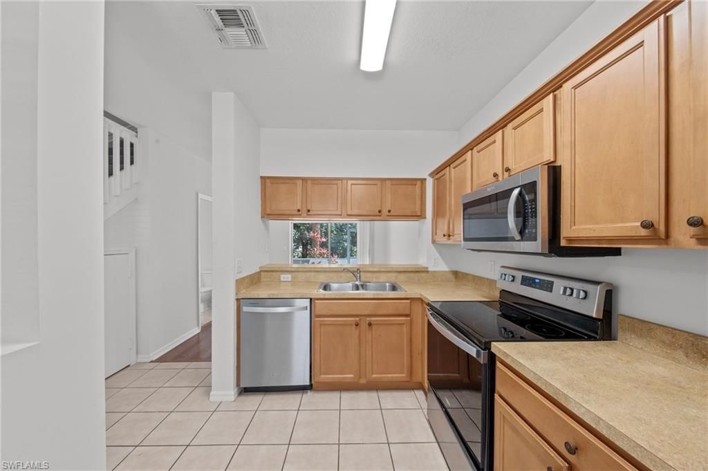 8273 Pacific Beach Dr, Fort Myers, FL 33966 Photo