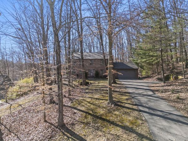 1249 Stratford Woods Drive , Newark, OH 43055