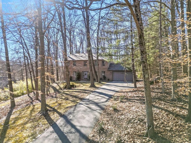 1249 Stratford Woods Drive, Newark, OH 43055 Photo 2