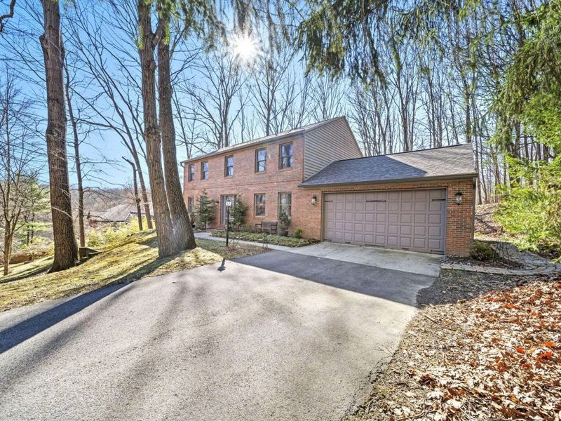 1249 Stratford Woods Drive, Newark, OH 43055 Photo 3