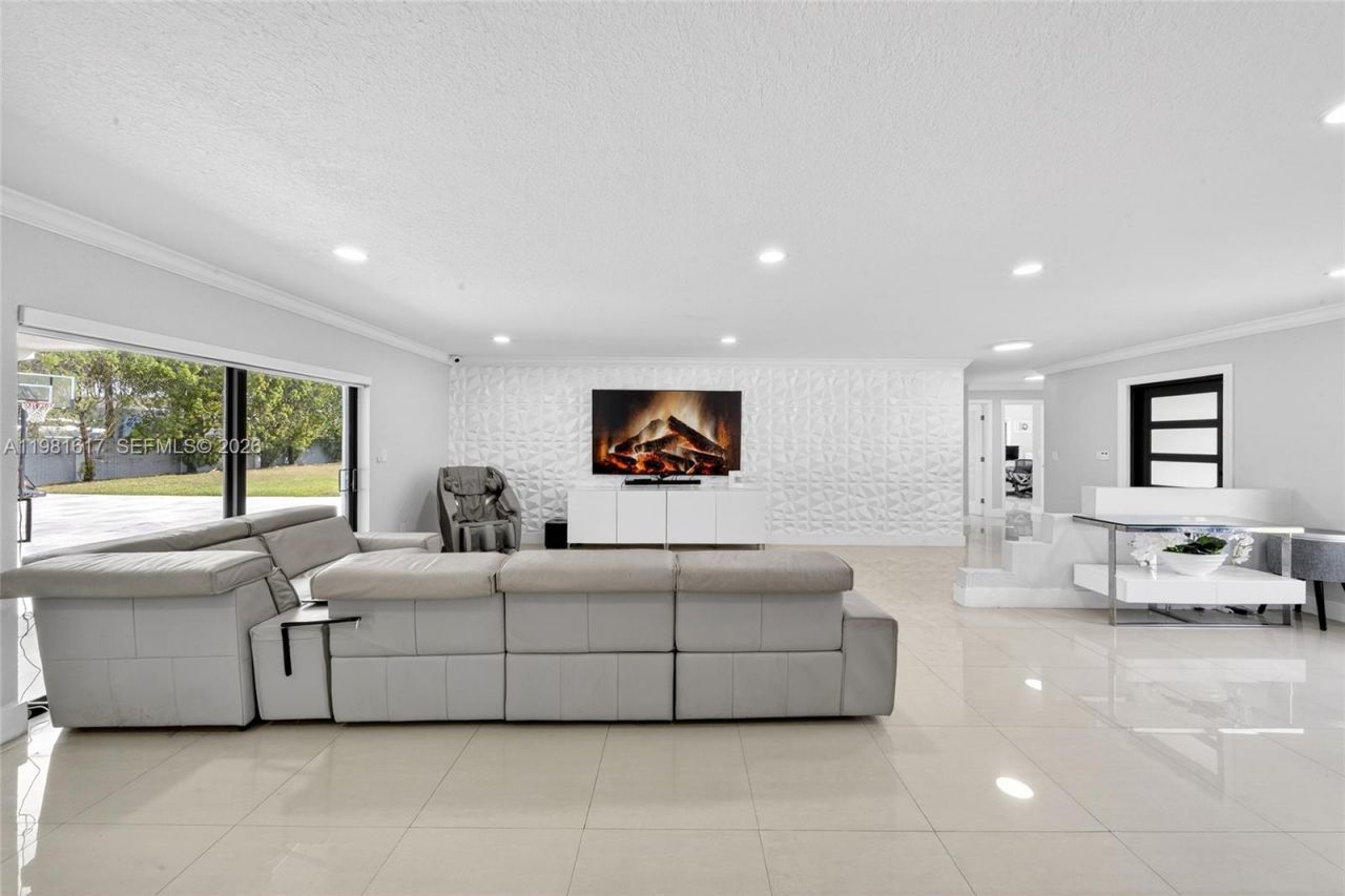 11951 SW 120th Ter, Miami, FL 33186 Photo