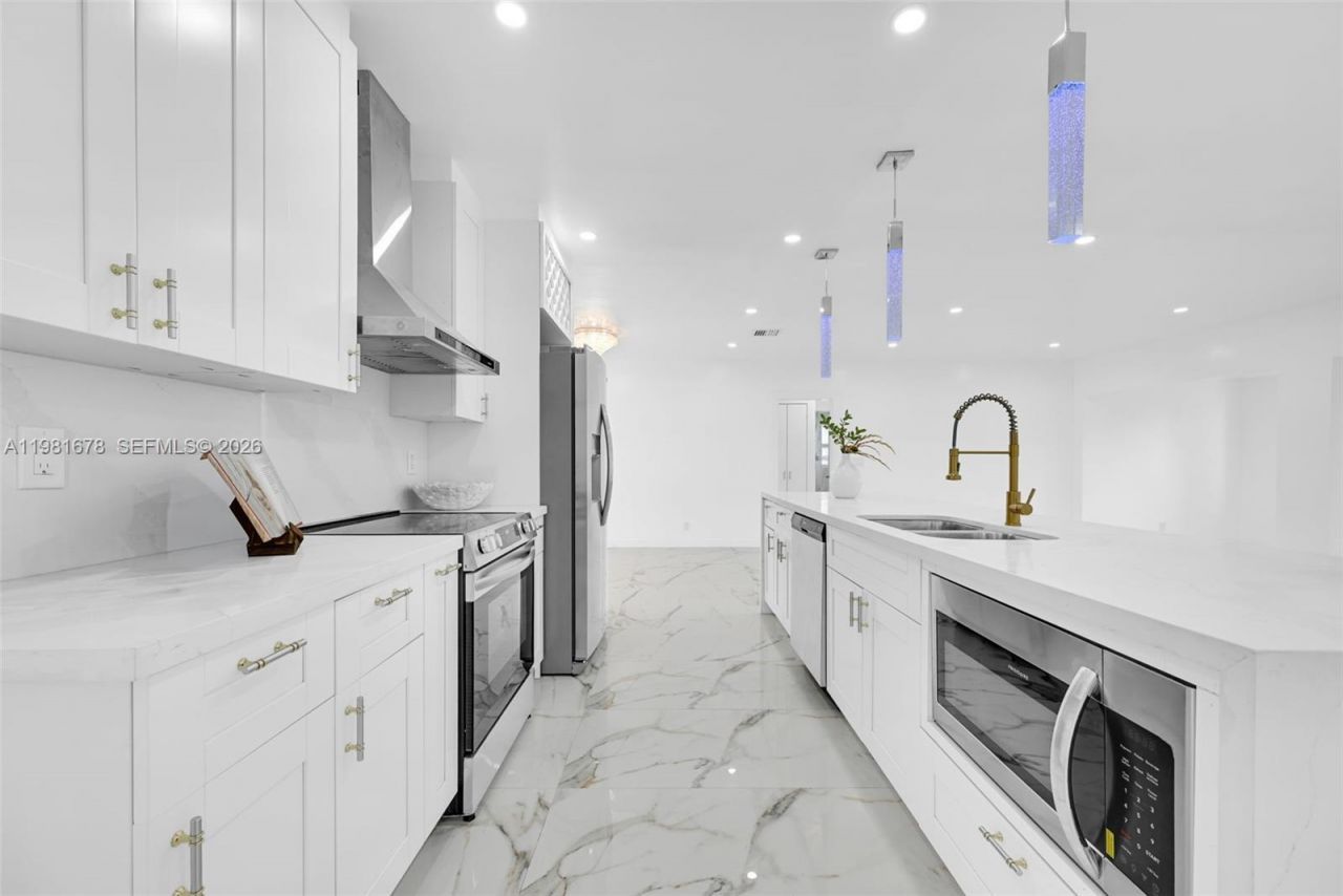 11011 NE 9th Ct , Biscayne Park, FL 33161 Photo