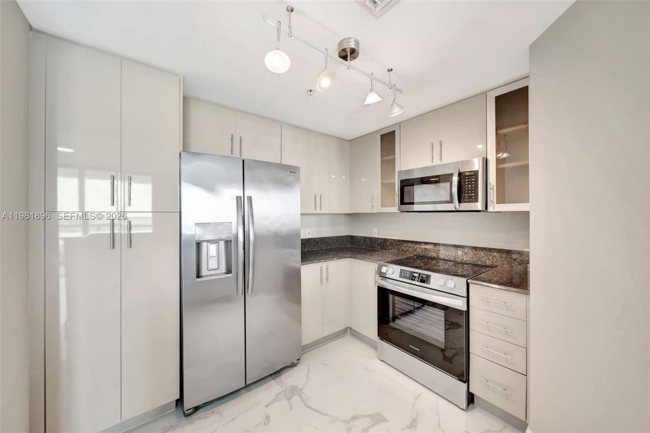 7900 Harbor Island Dr , Unit 1001, North Bay Village, FL 33141 Photo