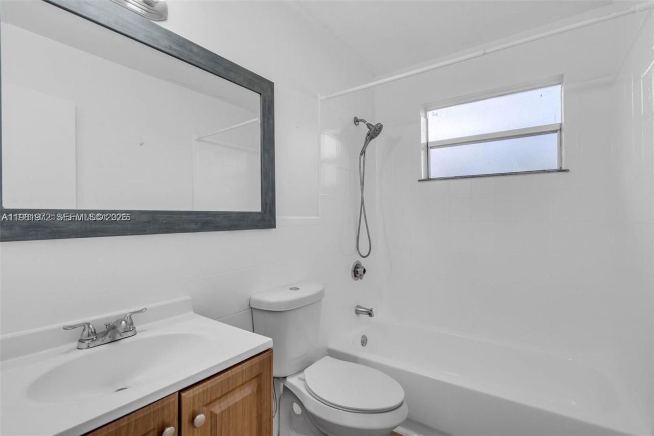 8315 NE Miami Ct , Unit 3, Miami, FL 33138 Photo