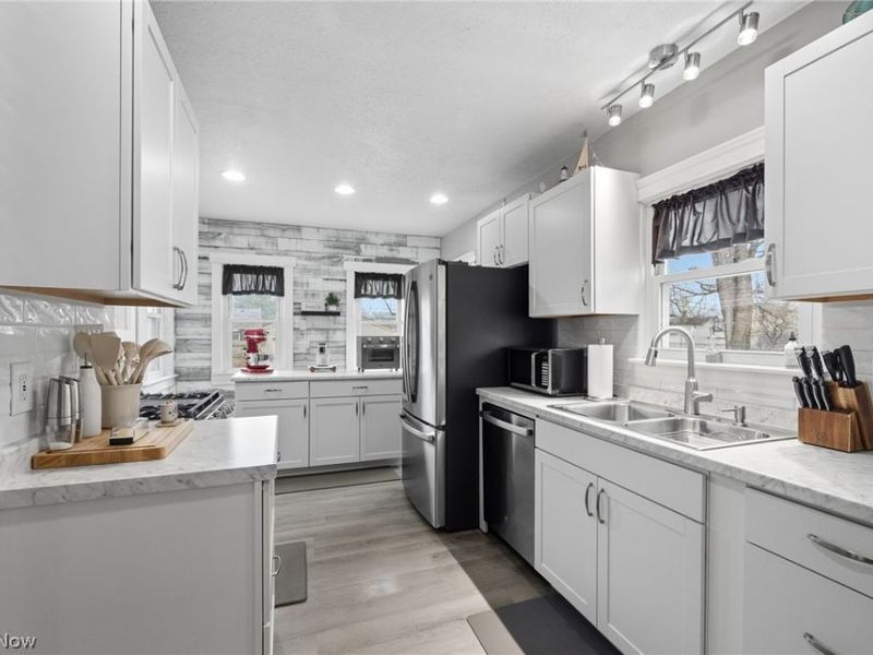 147 Hamilton Street, Elyria, OH 44035 Photo 9