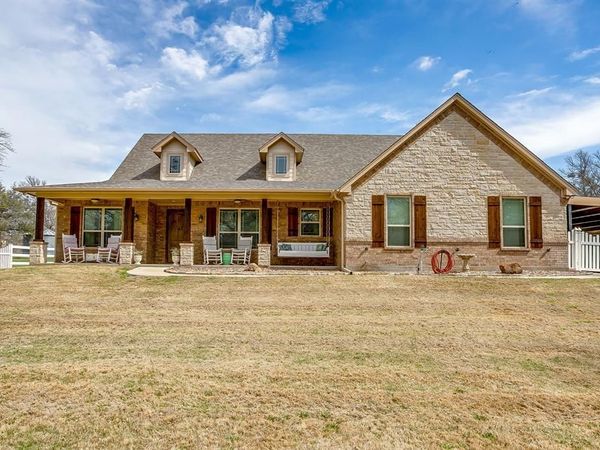 1615 Sanger Drive, Springtown, TX 76082