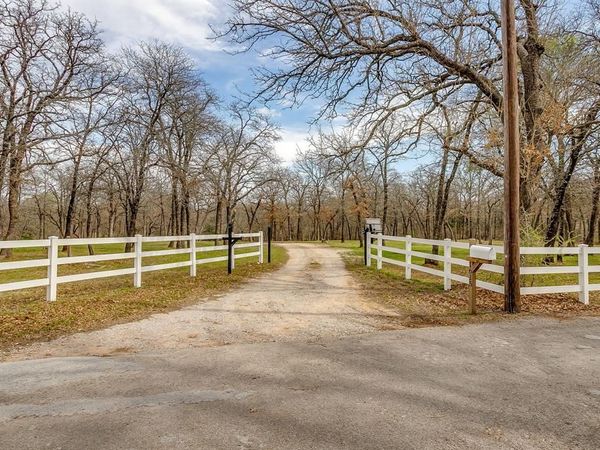 1615 Sanger Drive, Springtown, TX 76082