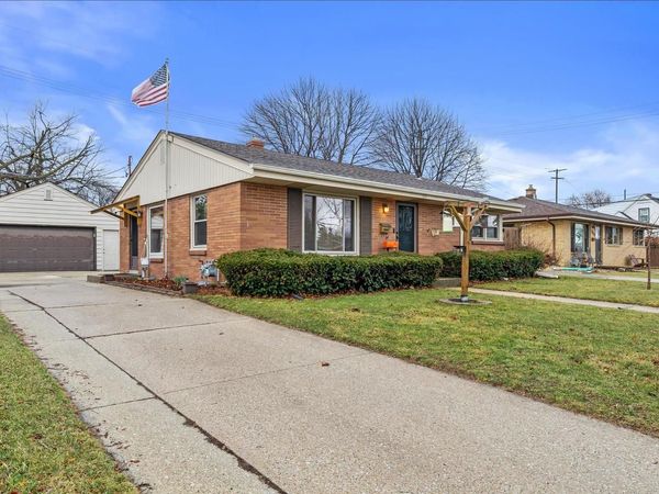 1111 Shorecrest DRIVE, Racine, WI 53402