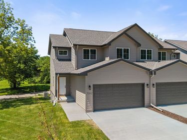 7102 N 79th Court, Omaha, NE 68122