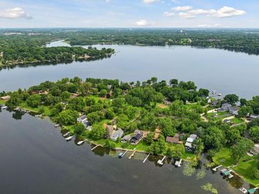 217 Peninsula Road , Medicine Lake, MN 55441