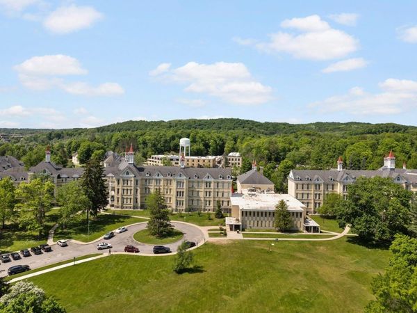 800 Cottageview Drive, Unit 311, Traverse City, MI 49684