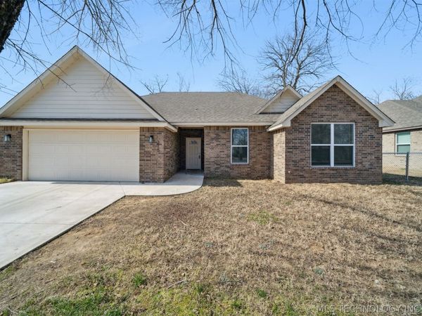 215 N Broadway Street , Skiatook, OK 74070