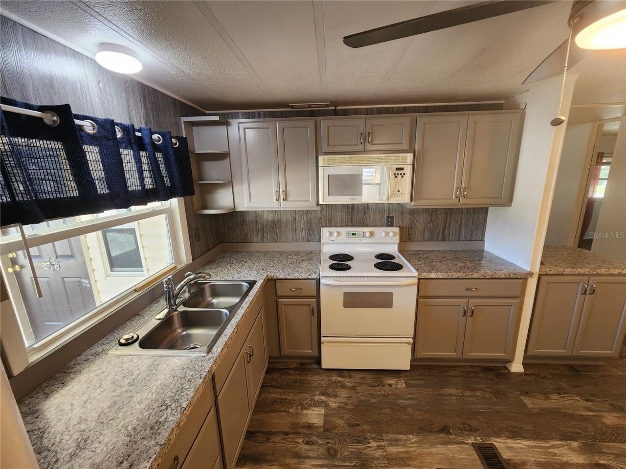 808 53rd Avenue E, Unit 191, Bradenton, FL 34203 Photo