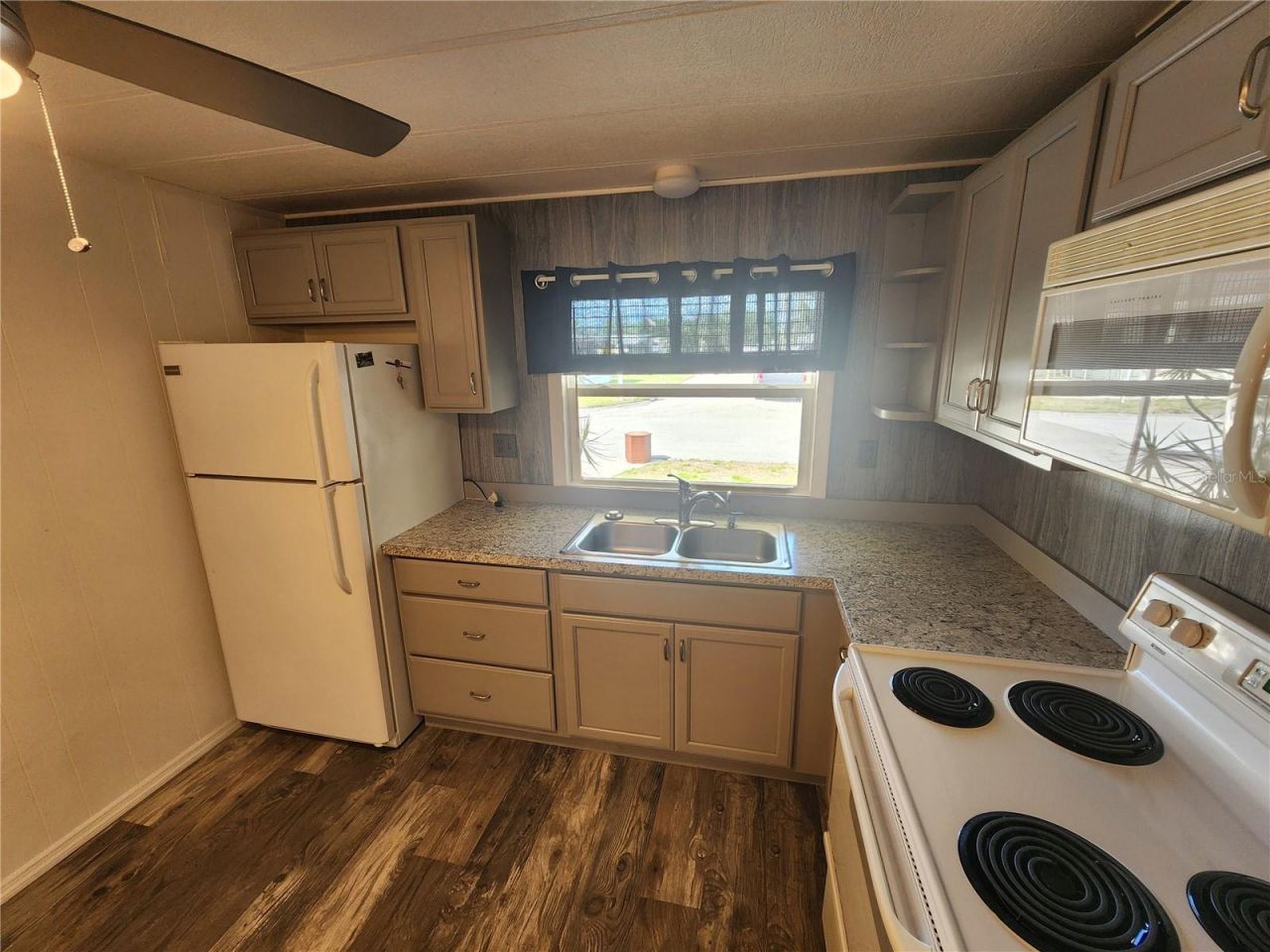 808 53rd Avenue E, Unit 191, Bradenton, FL 34203 Photo