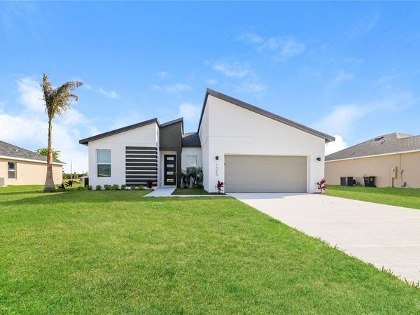 1055 DESMOINES LANE, POINCIANA, FL 34759