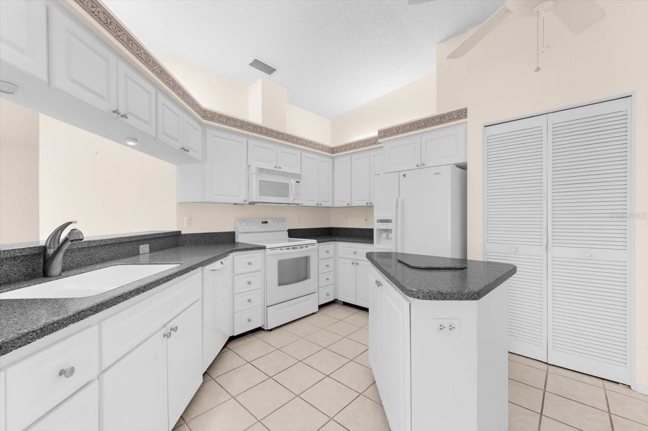 5608 Garden Lakes Drive, Bradenton, FL 34203 Photo