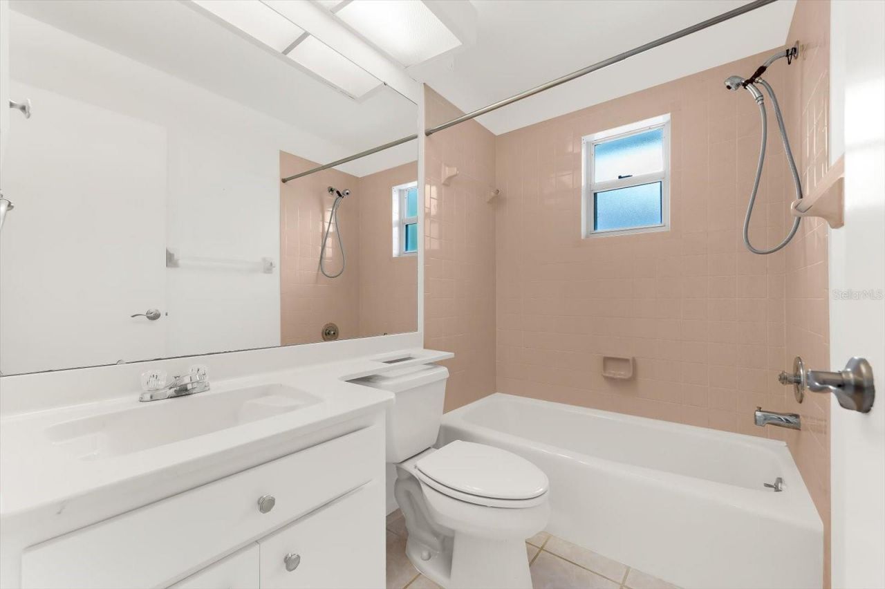 5608 Garden Lakes Drive, Bradenton, FL 34203 Photo