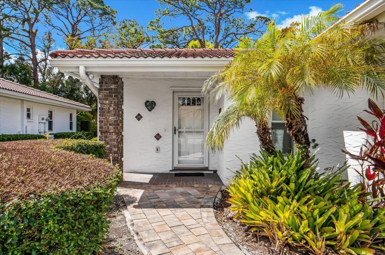 5608 Garden Lakes Drive, Bradenton, FL 34203 Photo