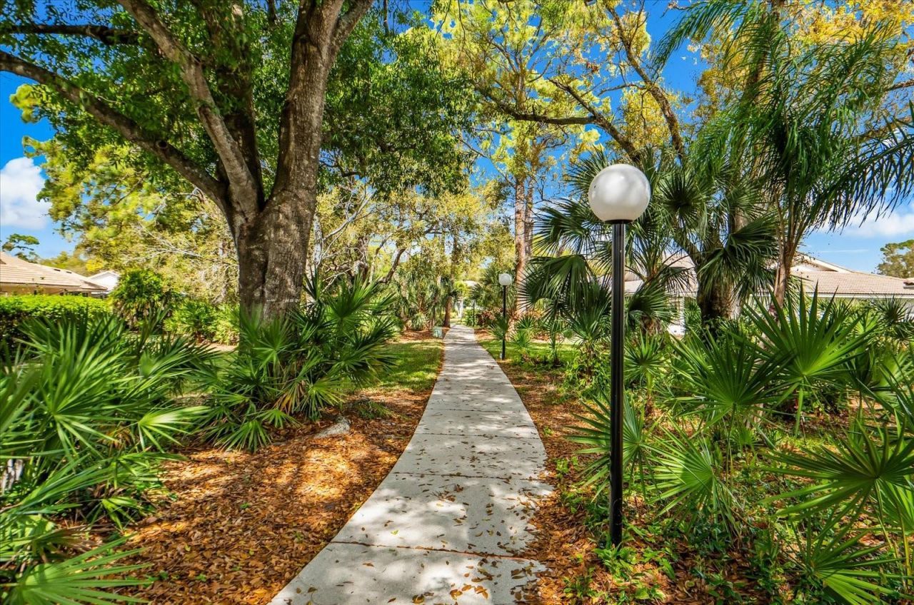 5608 Garden Lakes Drive, Bradenton, FL 34203 Photo