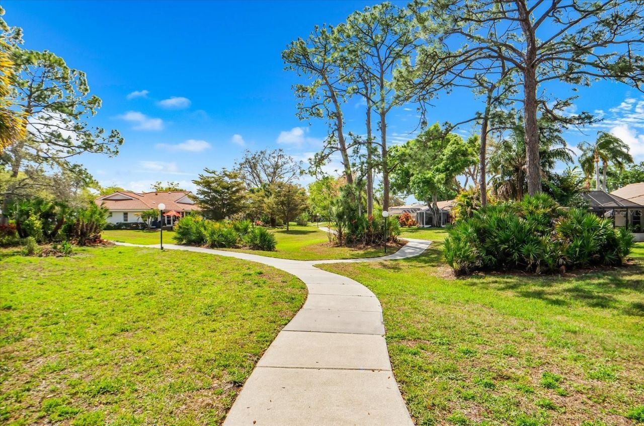 5608 Garden Lakes Drive, Bradenton, FL 34203 Photo