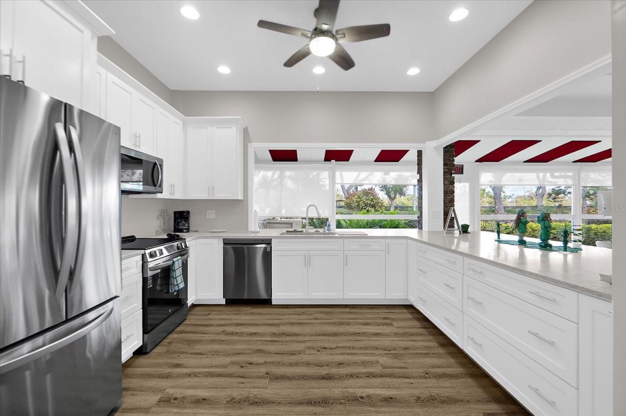 5608 Garden Lakes Drive, Bradenton, FL 34203 Photo