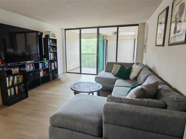 2802 N 46 AVE , Unit 520B, Hollywood, FL 33021