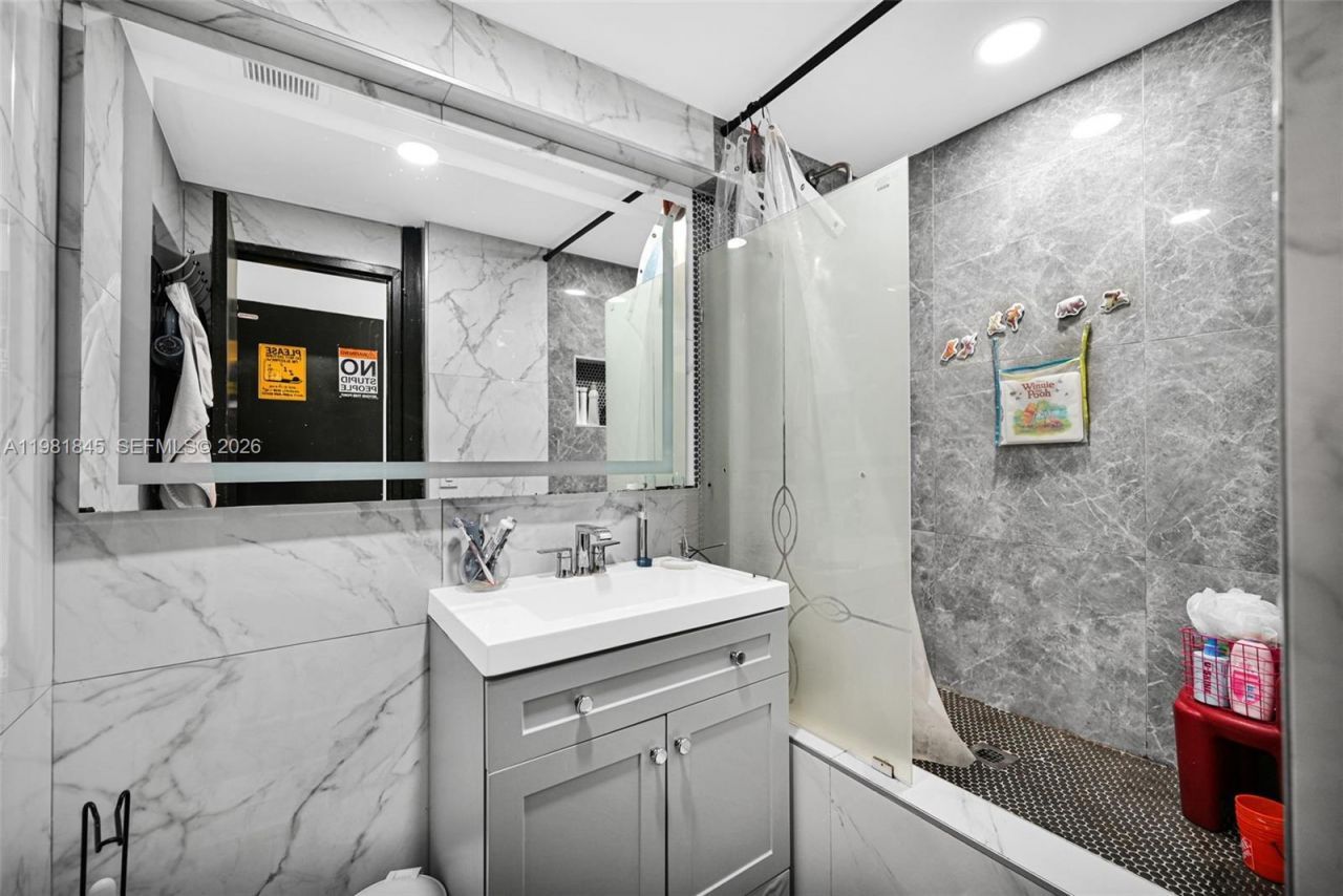 900 Crystal Lake Dr, Unit 2B, Deerfield Beach, FL 33064 Photo