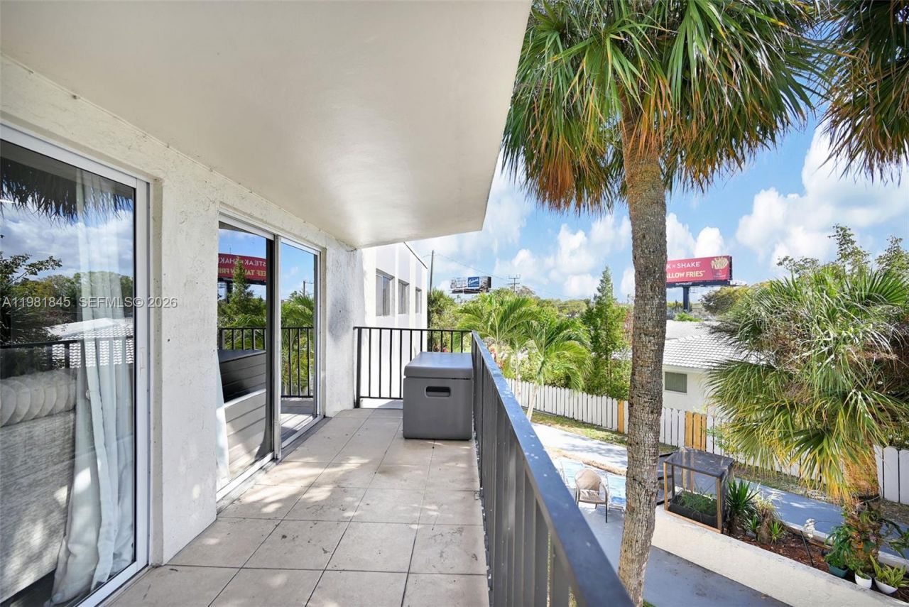 900 Crystal Lake Dr, Unit 2B, Deerfield Beach, FL 33064 Photo