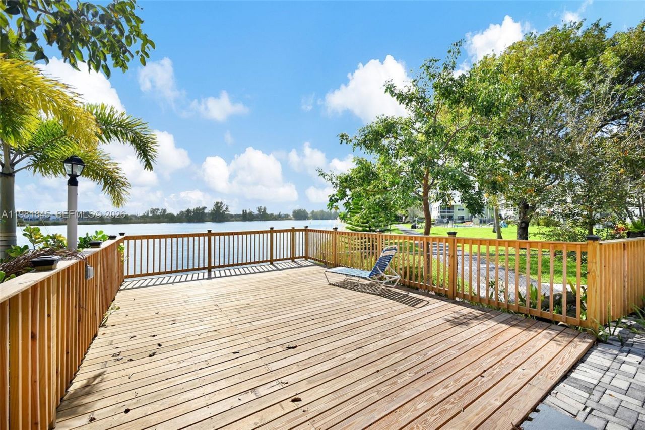 900 Crystal Lake Dr, Unit 2B, Deerfield Beach, FL 33064 Photo