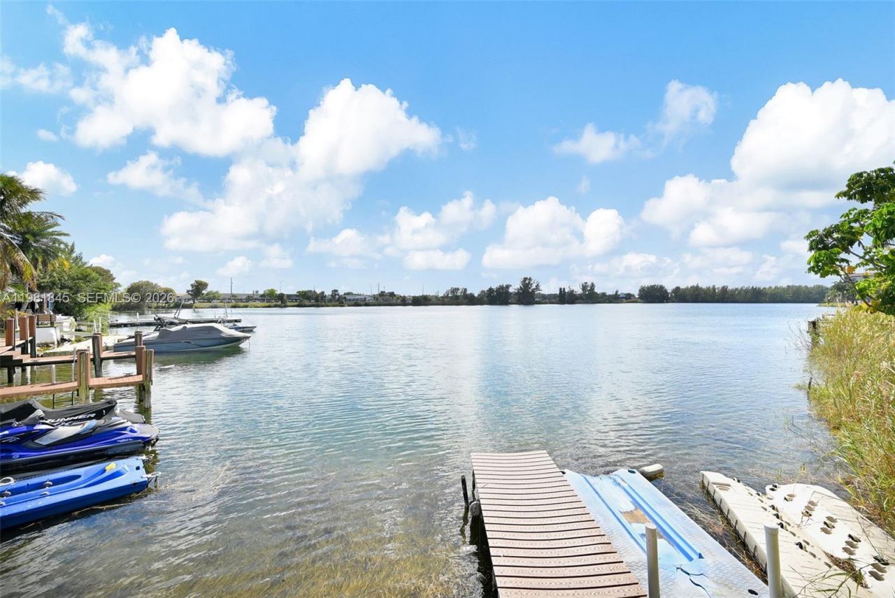 900 Crystal Lake Dr, Unit 2B, Deerfield Beach, FL 33064 Photo