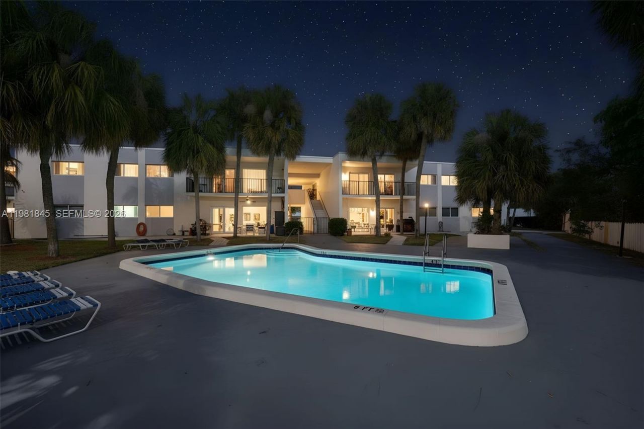 900 Crystal Lake Dr, Unit 2B, Deerfield Beach, FL 33064 Photo