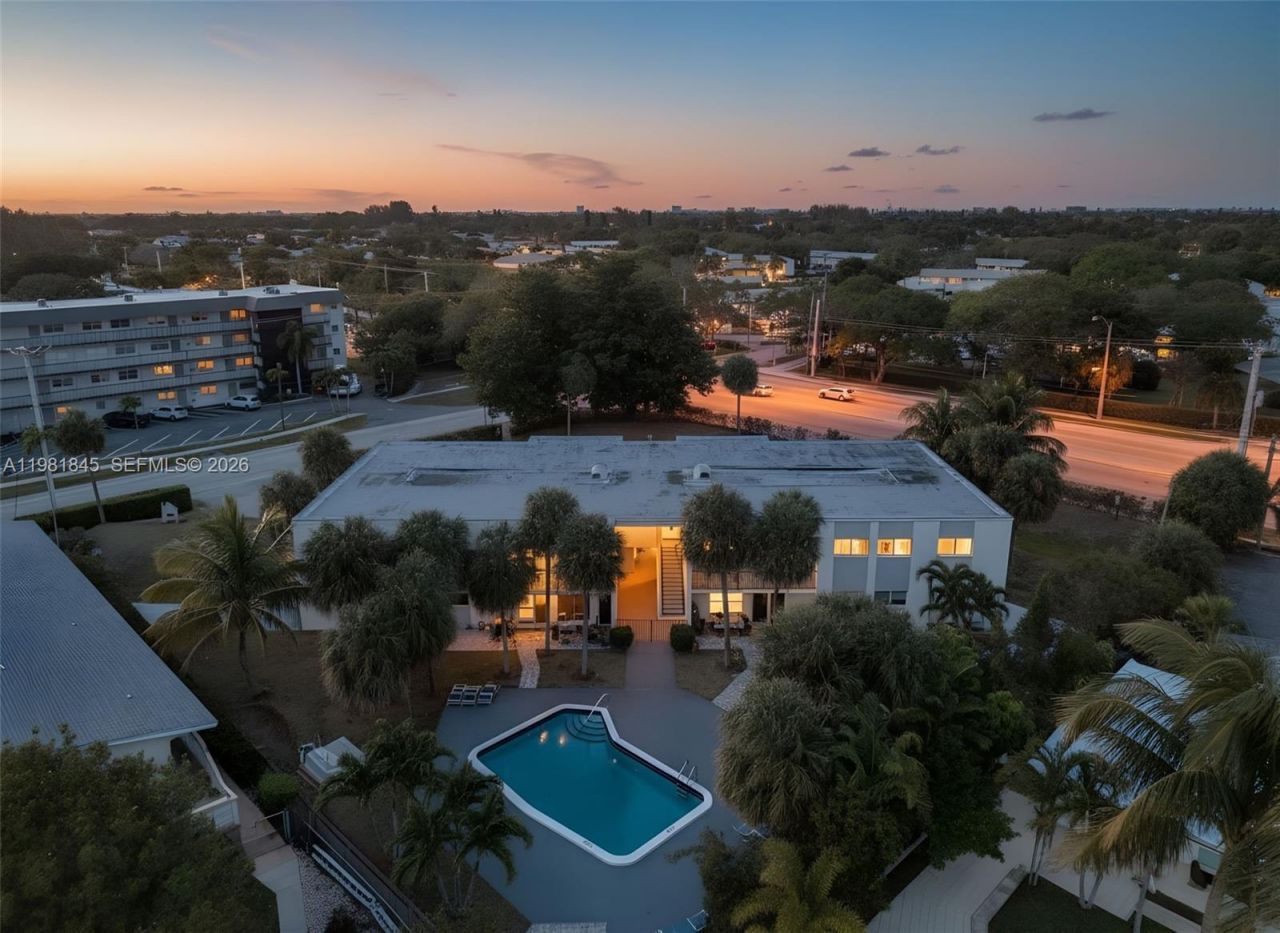 900 Crystal Lake Dr, Unit 2B, Deerfield Beach, FL 33064 Photo