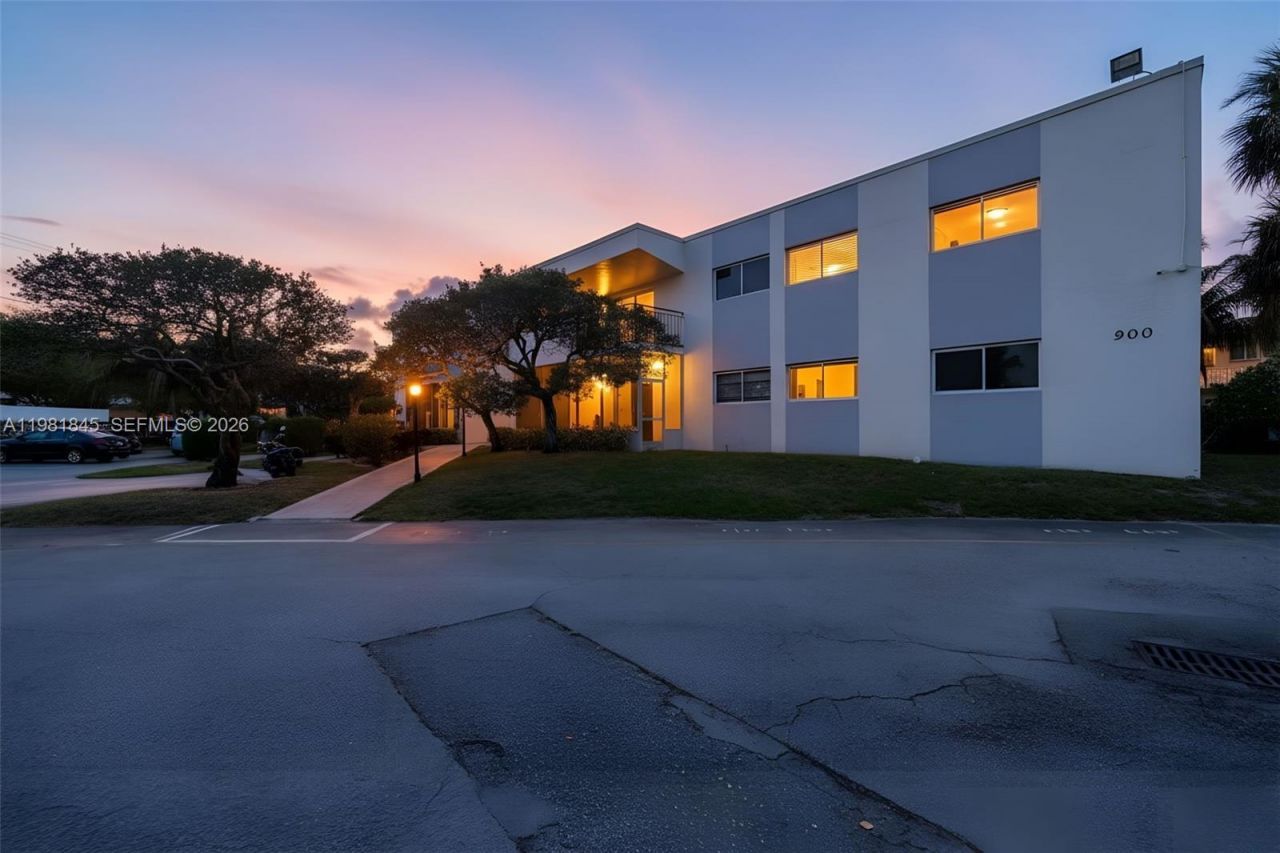 900 Crystal Lake Dr, Unit 2B, Deerfield Beach, FL 33064 Photo