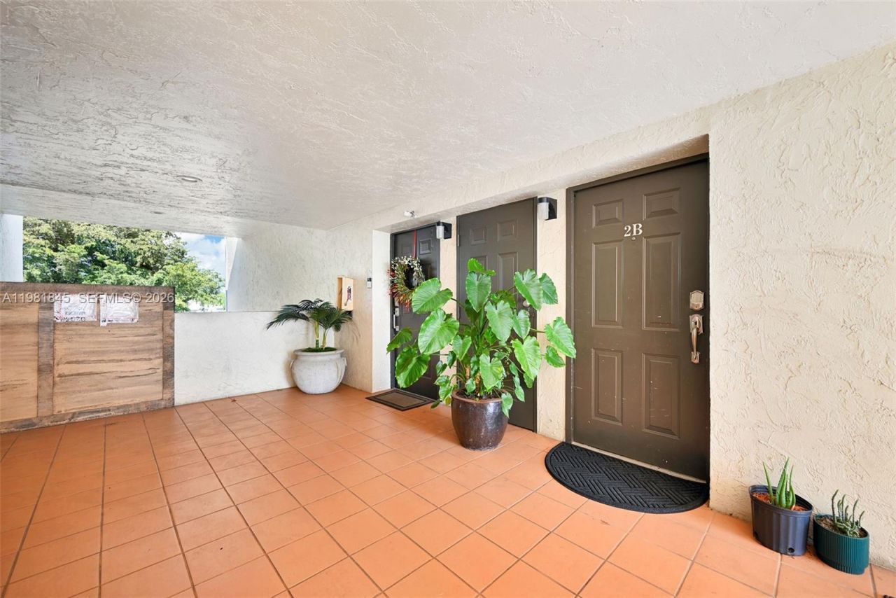 900 Crystal Lake Dr, Unit 2B, Deerfield Beach, FL 33064 Photo