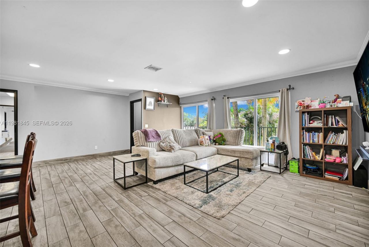900 Crystal Lake Dr, Unit 2B, Deerfield Beach, FL 33064 Photo