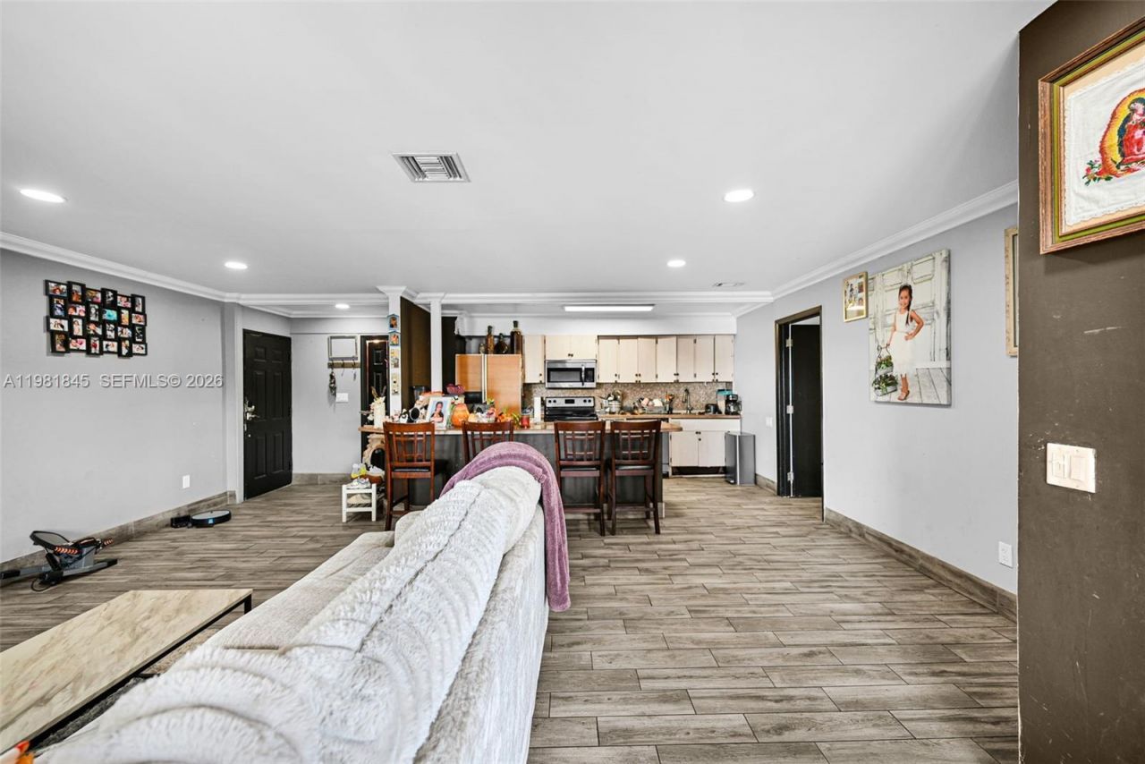 900 Crystal Lake Dr, Unit 2B, Deerfield Beach, FL 33064 Photo