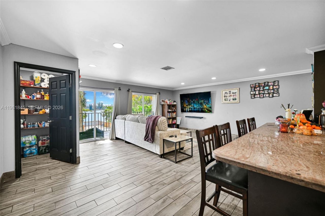 900 Crystal Lake Dr, Unit 2B, Deerfield Beach, FL 33064 Photo