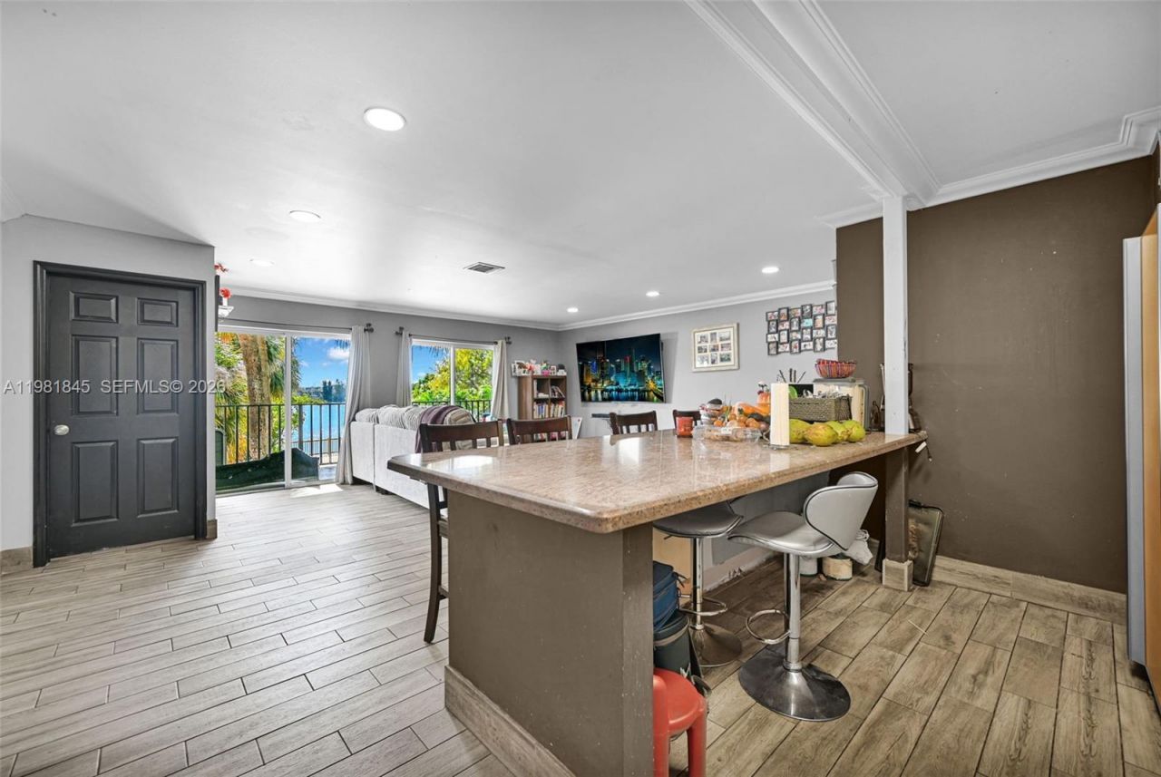 900 Crystal Lake Dr, Unit 2B, Deerfield Beach, FL 33064 Photo