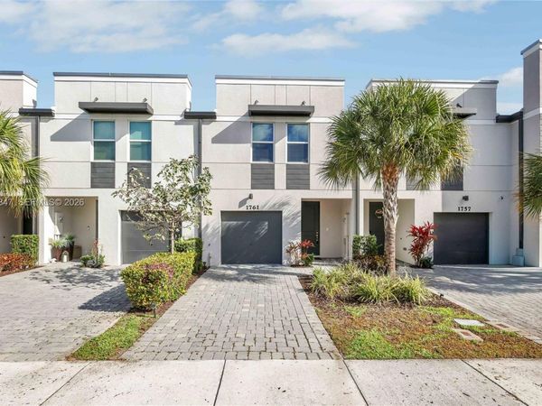 1761 Lindley St , Mangonia Park, FL 33407