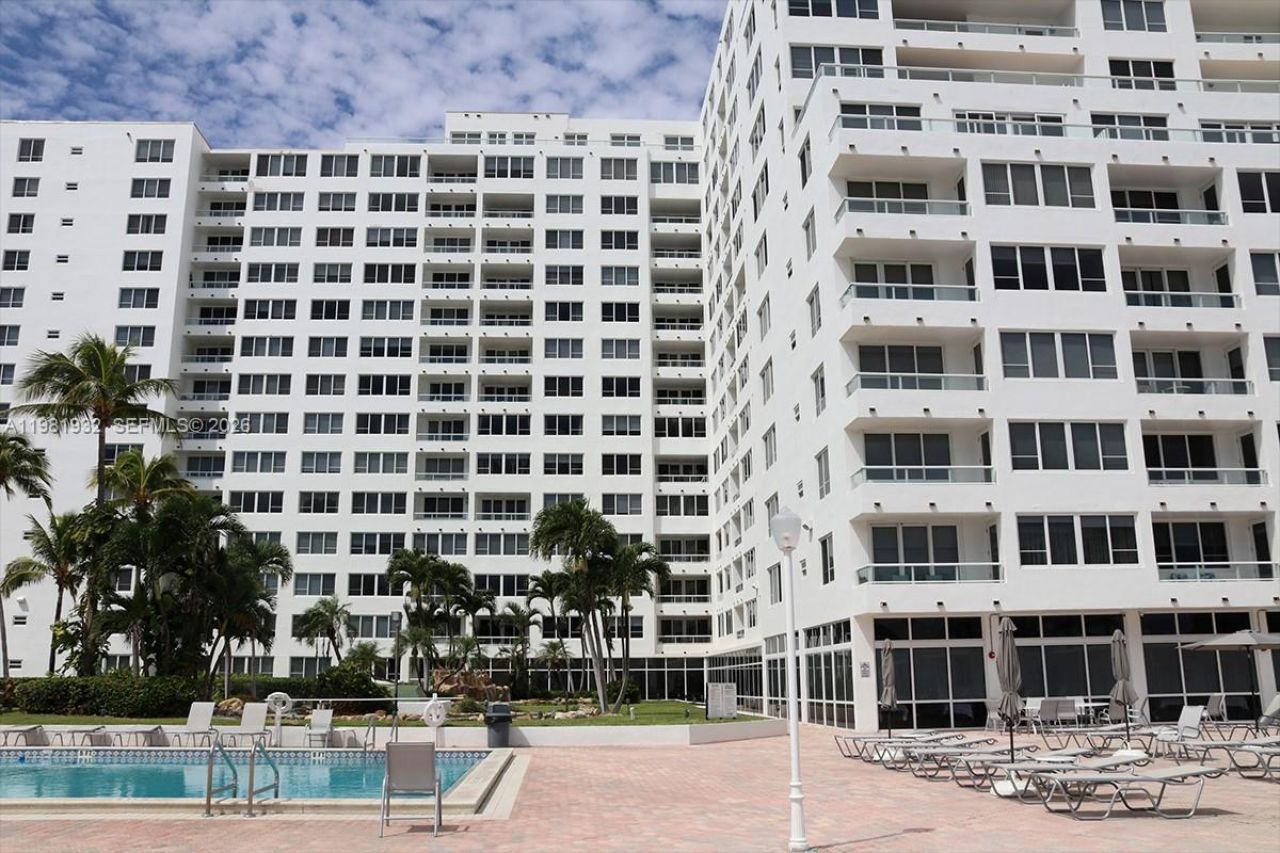 5005 Collins Ave, Unit 518, Miami Beach, FL 33140 Photo