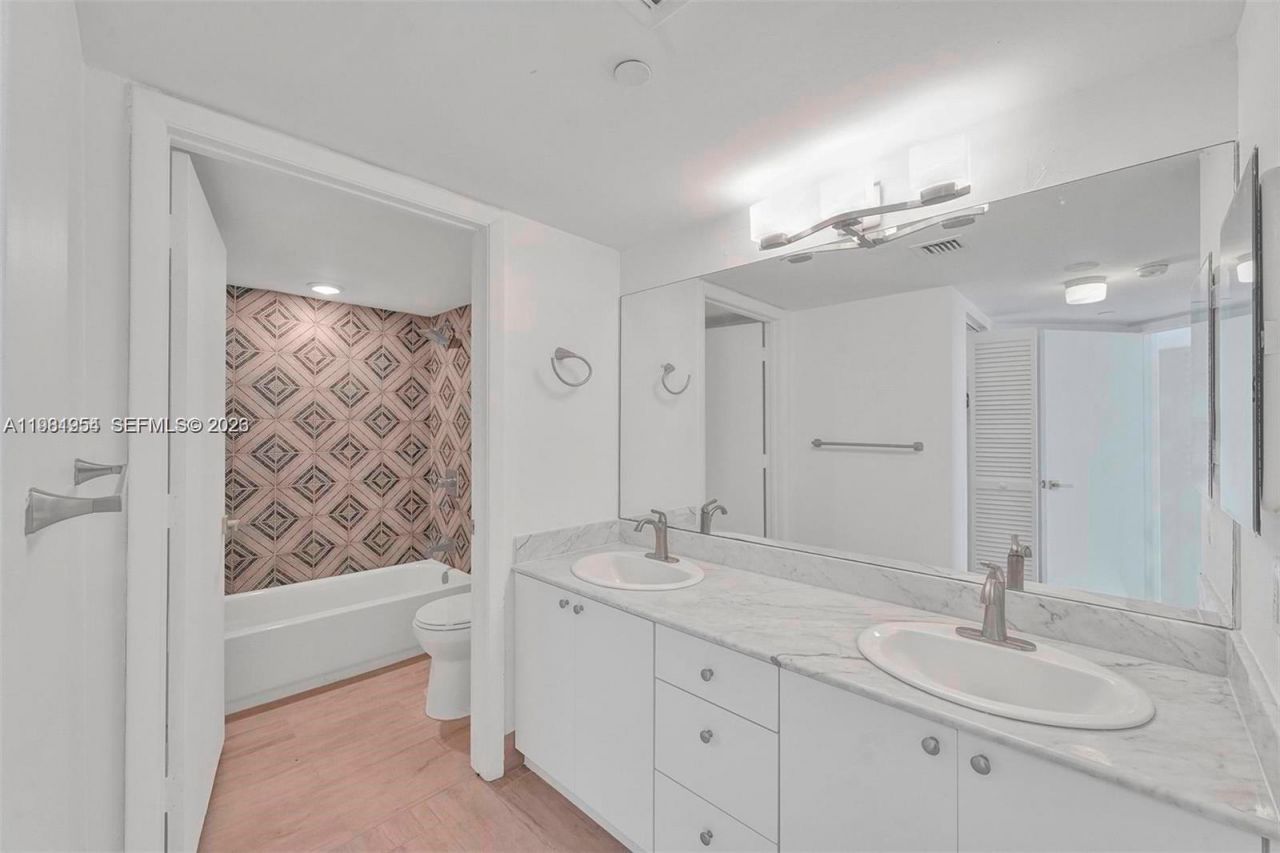 8911 Collins Ave , Unit 703, Surfside, FL 33154 Photo