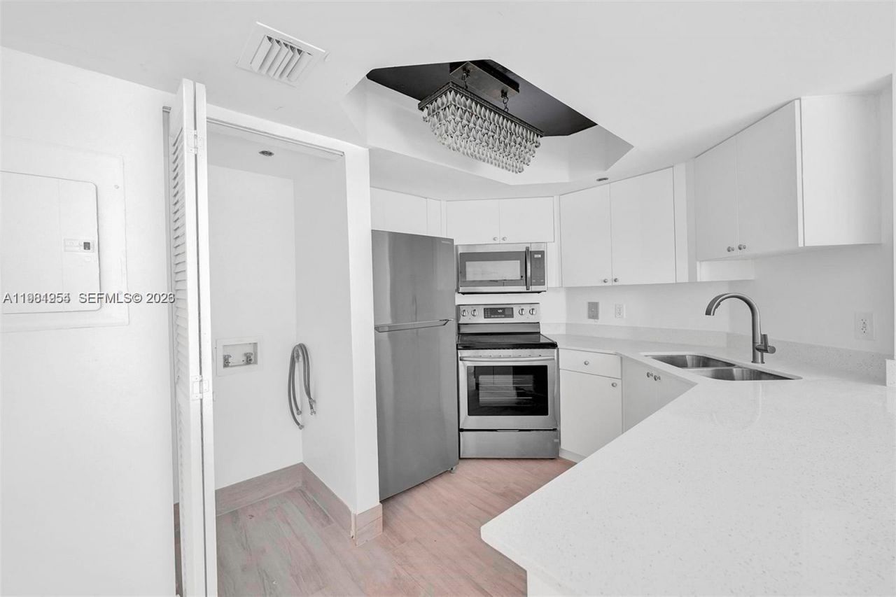 8911 Collins Ave , Unit 703, Surfside, FL 33154 Photo