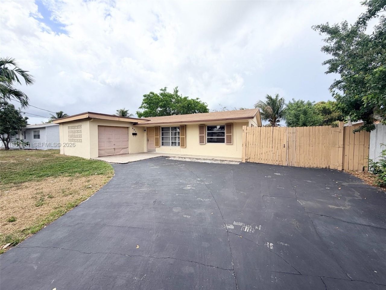621 NW 38th Pl, Deerfield Beach, FL 33064 Main Photo