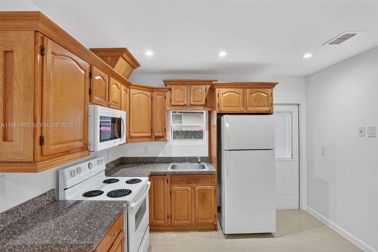 6761 SW 13th Ter, Unit 1, Miami, FL 33144 Photo