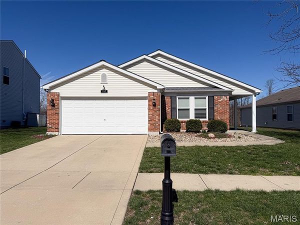 352 Falling Leaf Way, Mascoutah, IL 62258