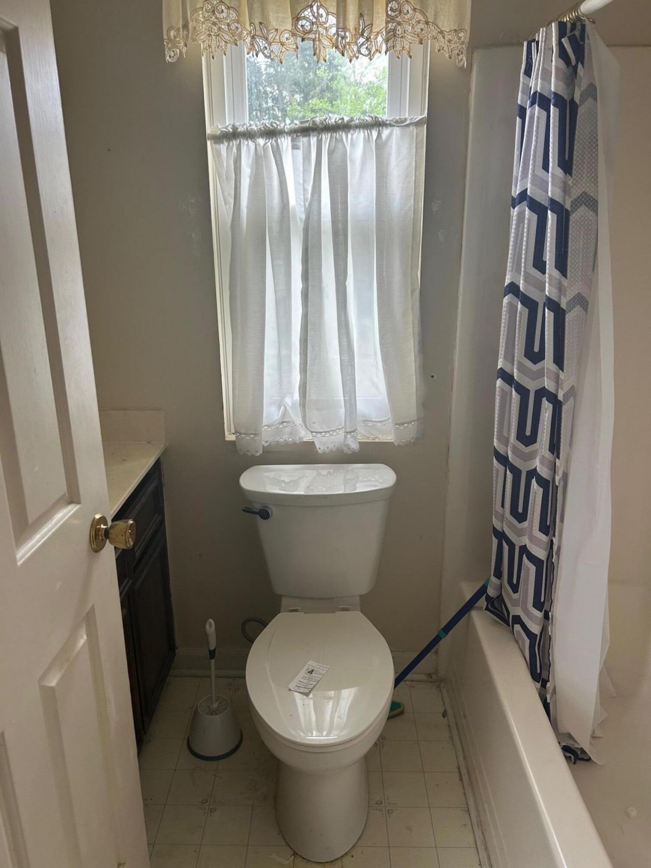 2 Manor Boulevard Photo 9