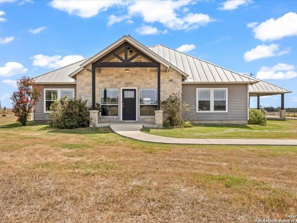 475 county road 240, Gonzales, TX 78629