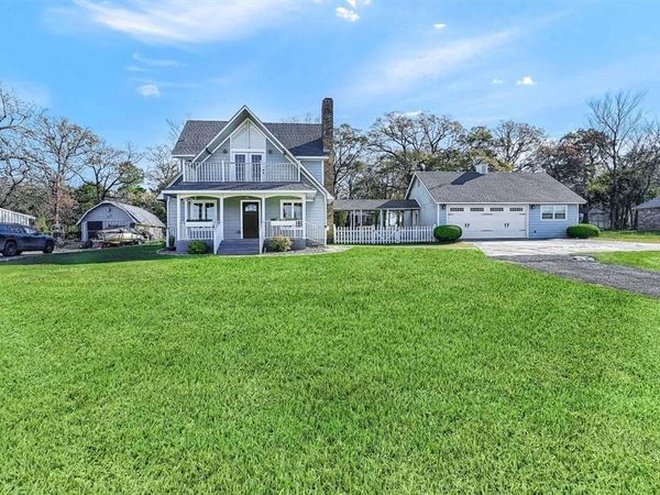 123 Pontiac Drive, Lake Kiowa, TX 76240